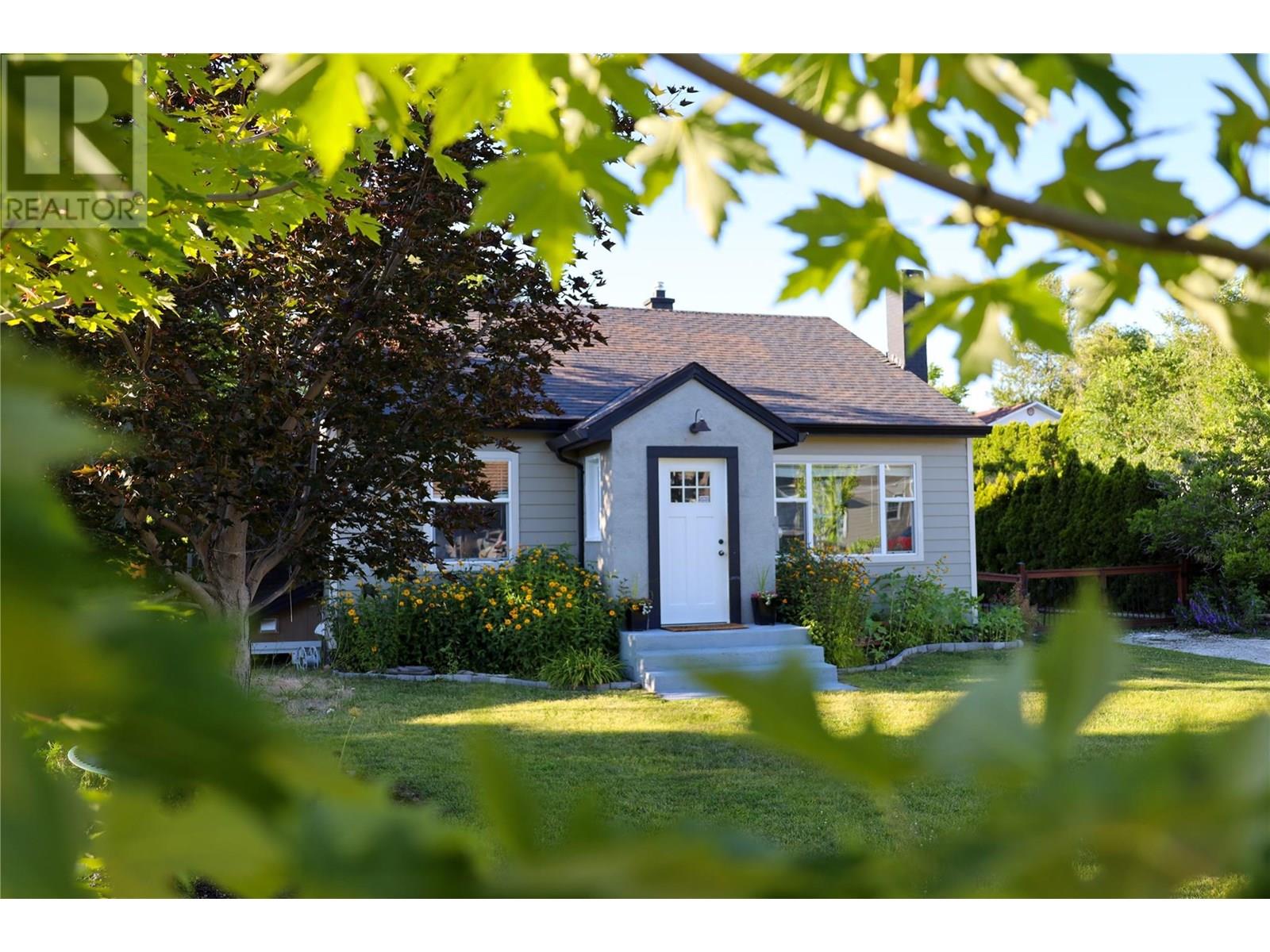9718 Julia St, Summerland, BC V0H 1Z6