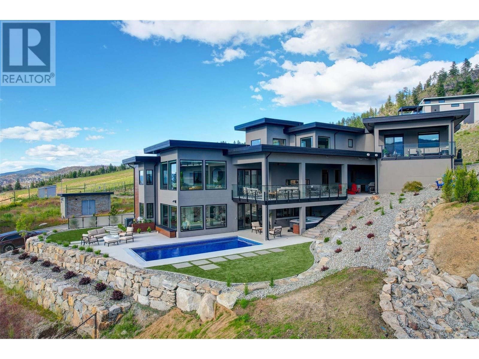 3645 Mckinley Beach Dr, Kelowna, BC V1V 3G2