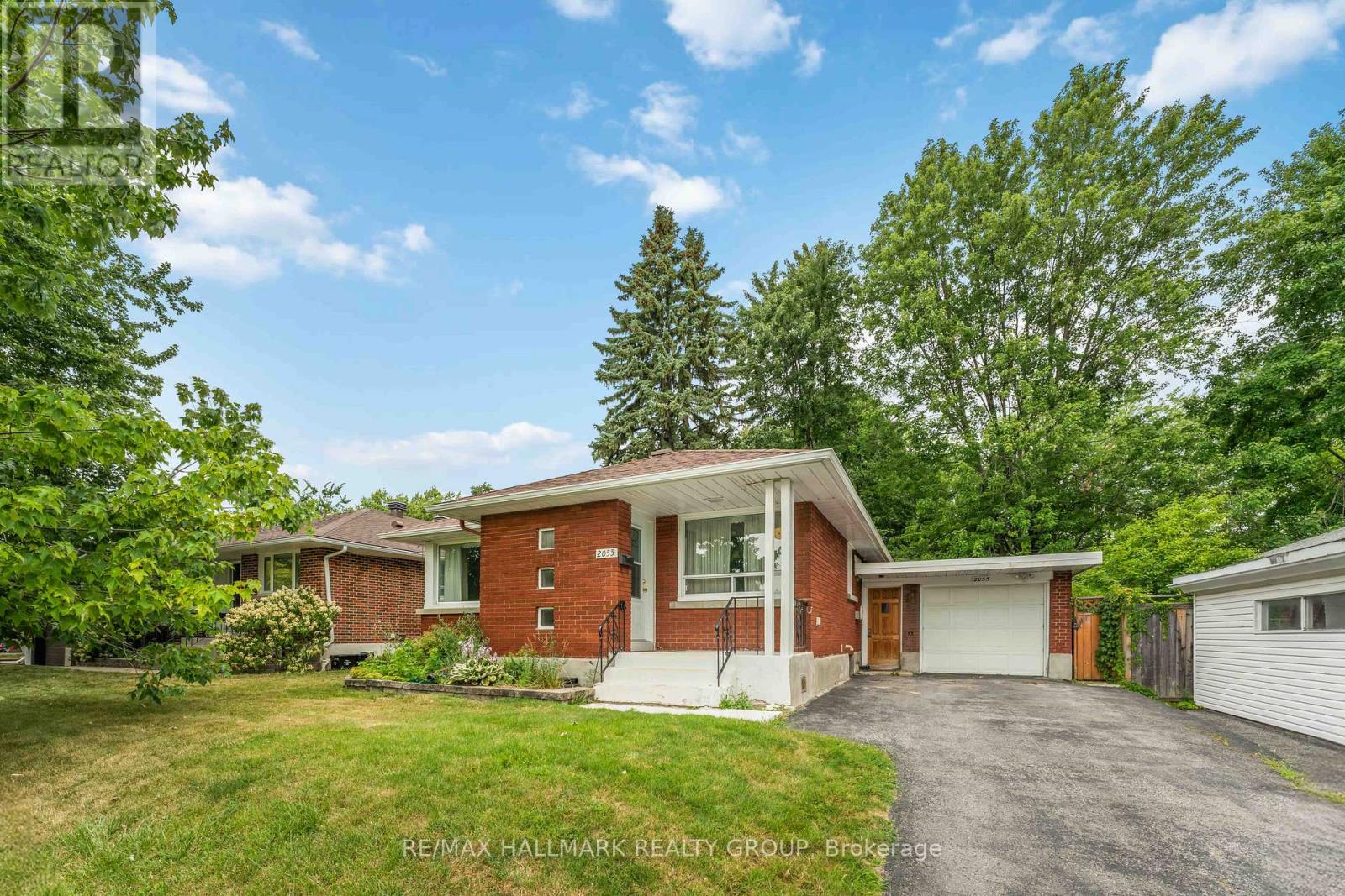 2055 Neepawa Ave, Ottawa, ON K2A 3L7