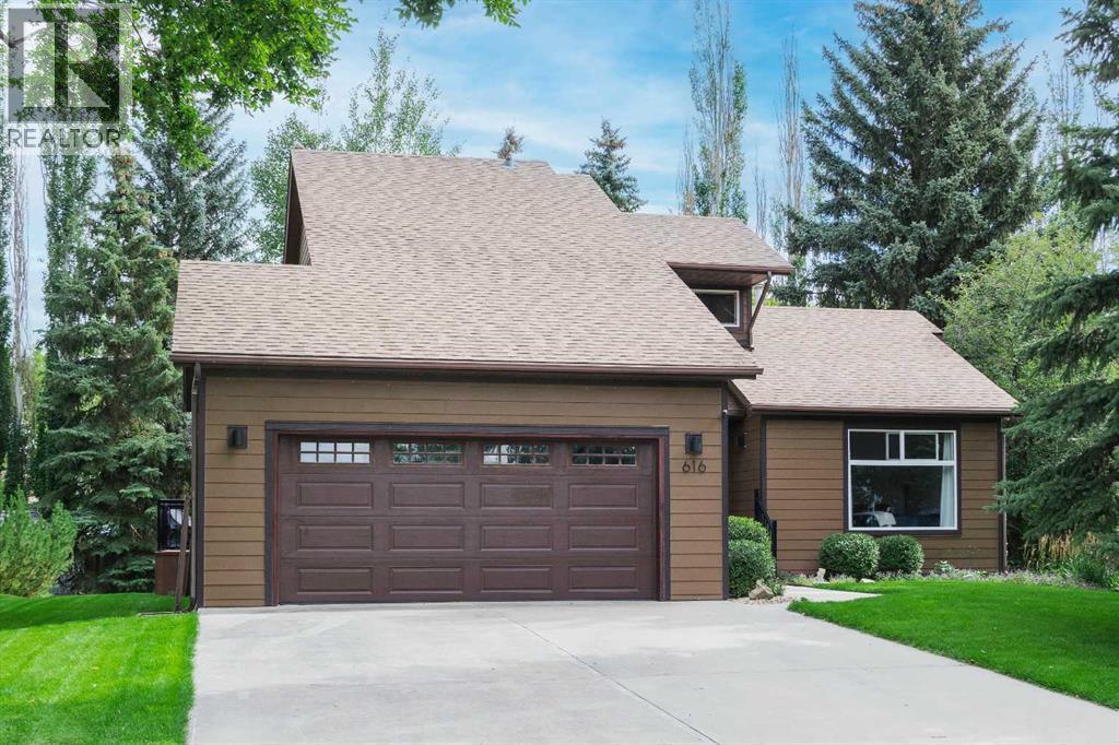 616 Memorial Ave, Vulcan, AB T0L 2B0
