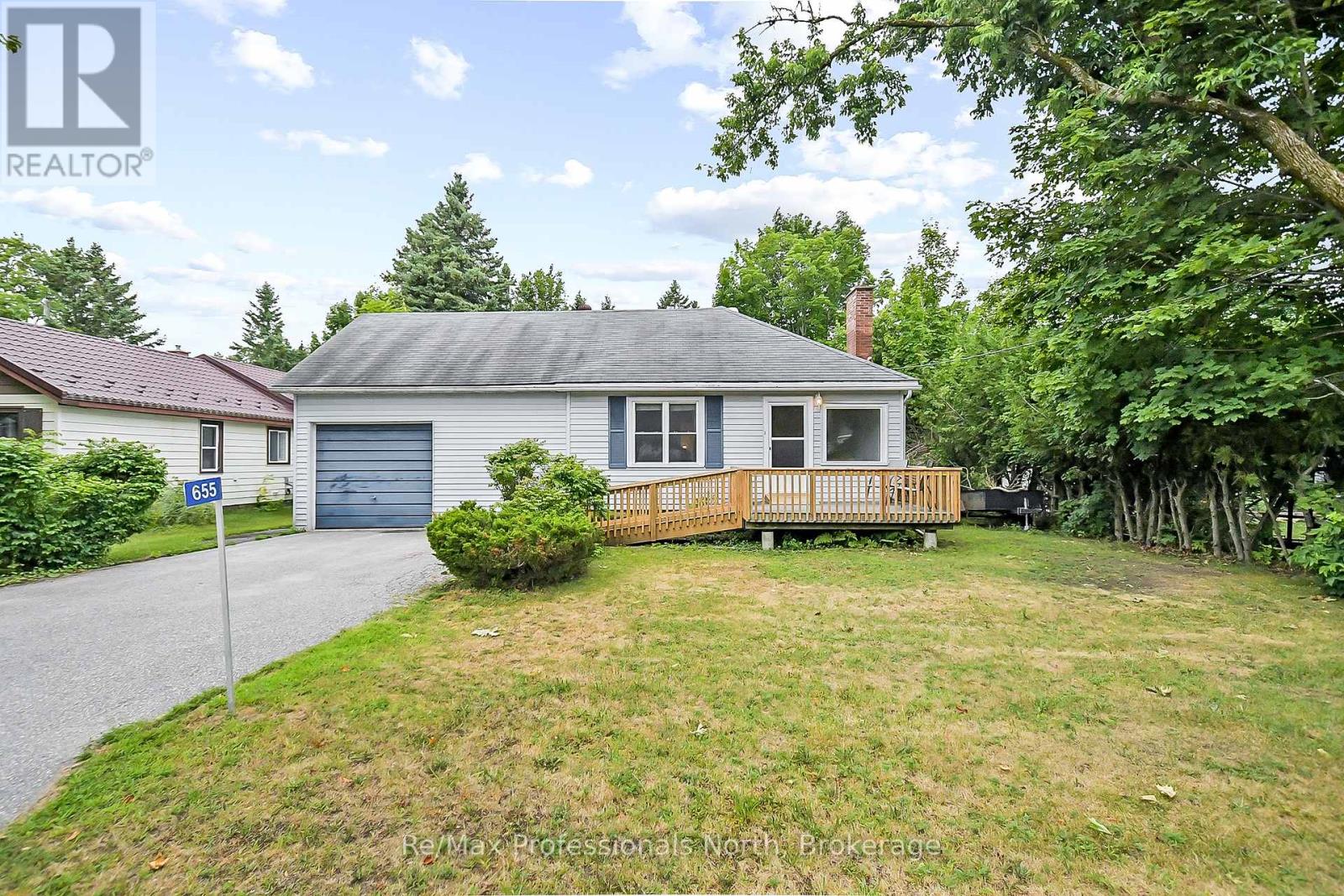 655 Mary St N, Gravenhurst, ON P1P 1E8