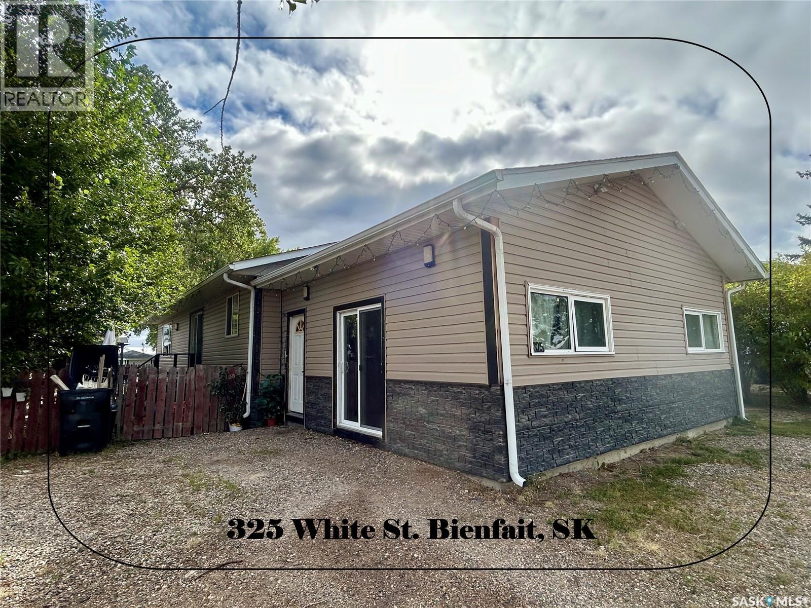 325 White St, Bienfait, SK S0C 0M0