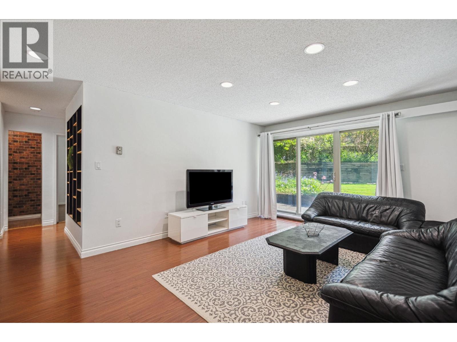 9857 Manchester Drive Unit 101, Burnaby, BC V3N 4P5