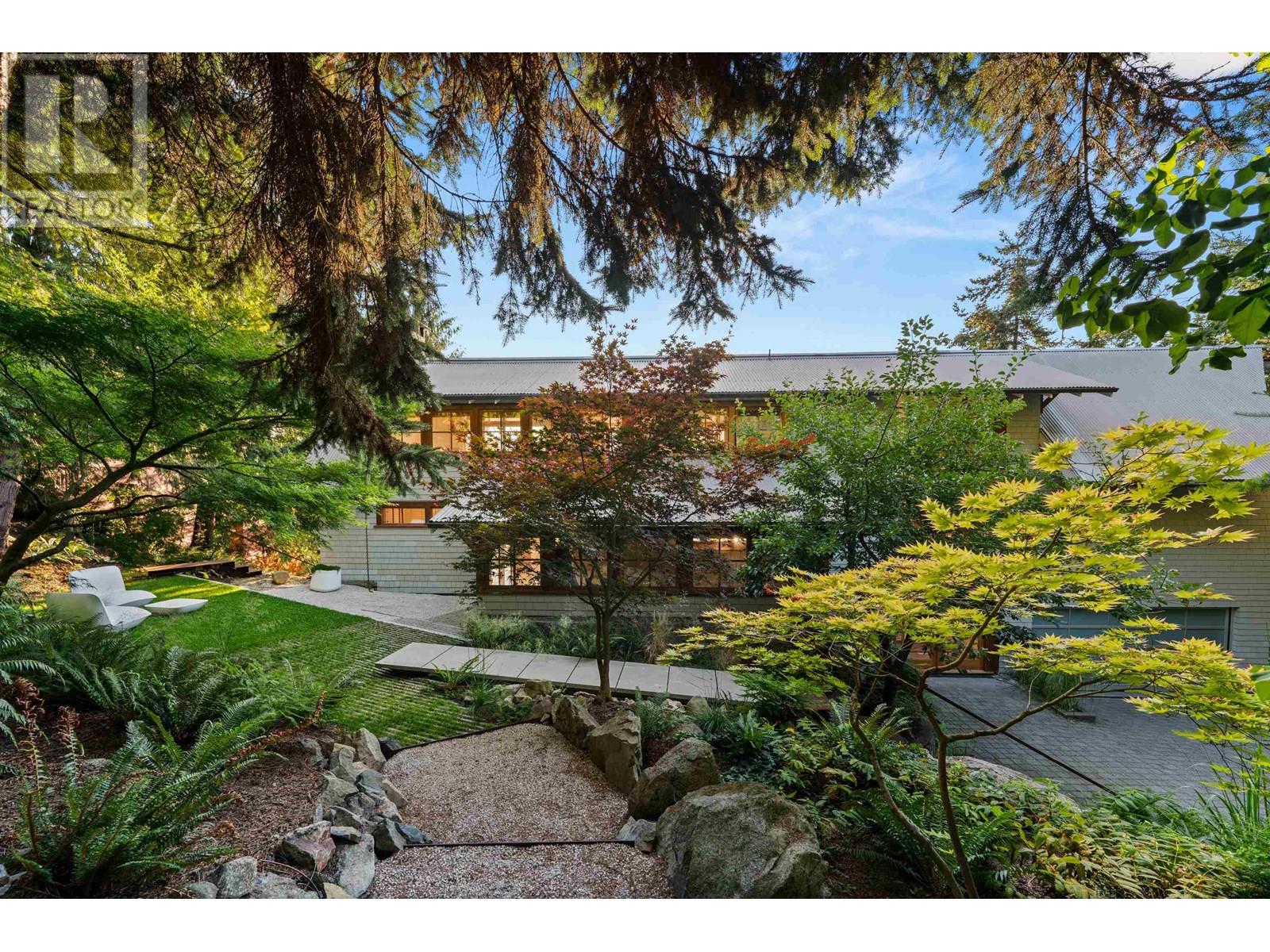 6072 Eagleridge Dr, West Vancouver, BC V7W 1W9