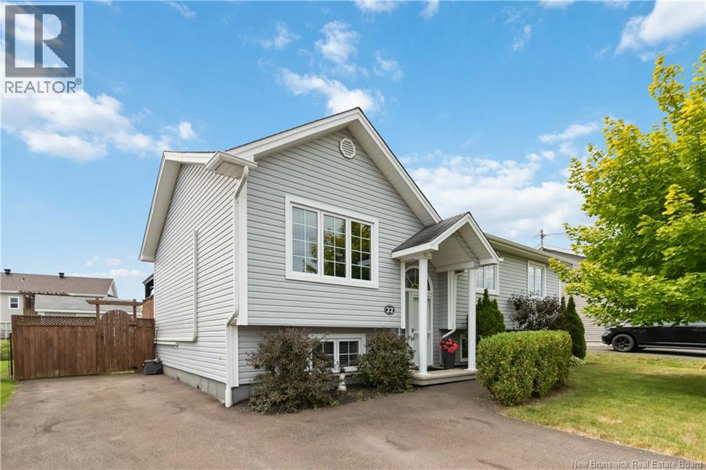 22 Falcon Dr, Moncton, NB E1G 0H7