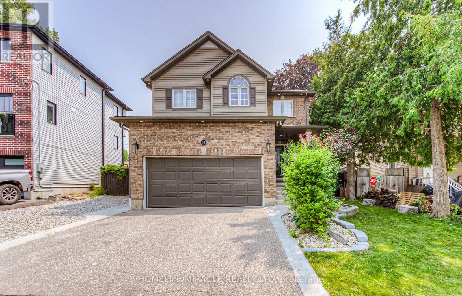 37 Albert St, Cambridge, ON N1R 3M7