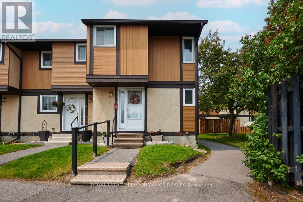 61 3344 Uplands Dr, Ottawa, ON K1V 9R9