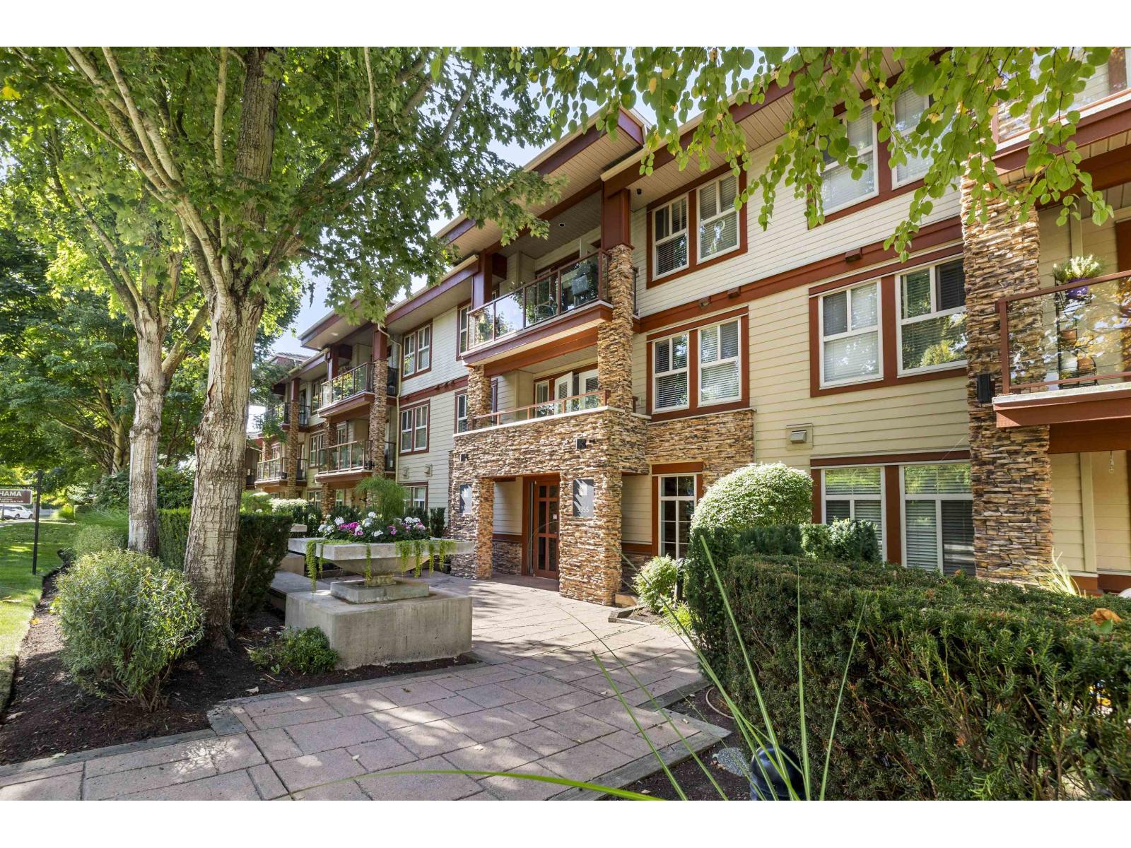 3355 Rosemary Heights Drive Unit 111, Surrey, BC V3Z 2H5