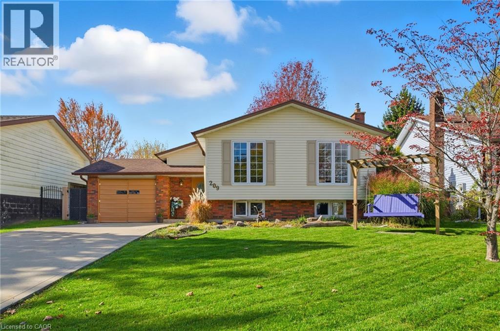 209 Richardson Dr, Port Dover, ON N0A 1N4