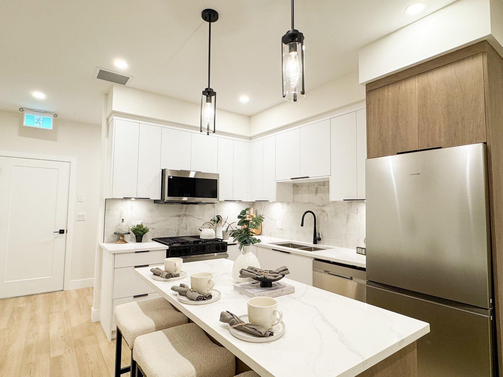 14295 103a Avenue Unit 104, Surrey, BC V3T 1T1