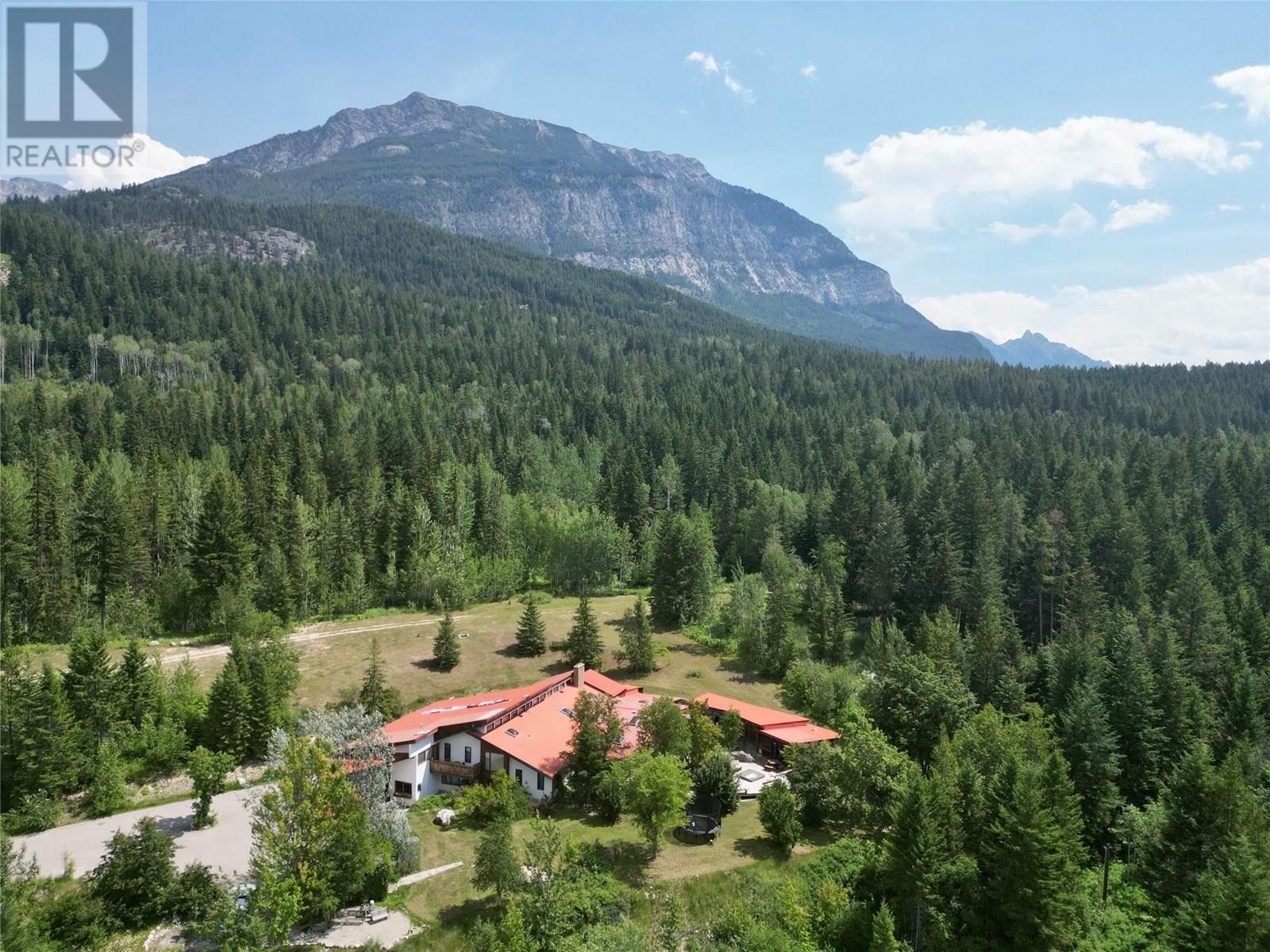 1297 Campbell Rd, Golden, BC V0A 1H7