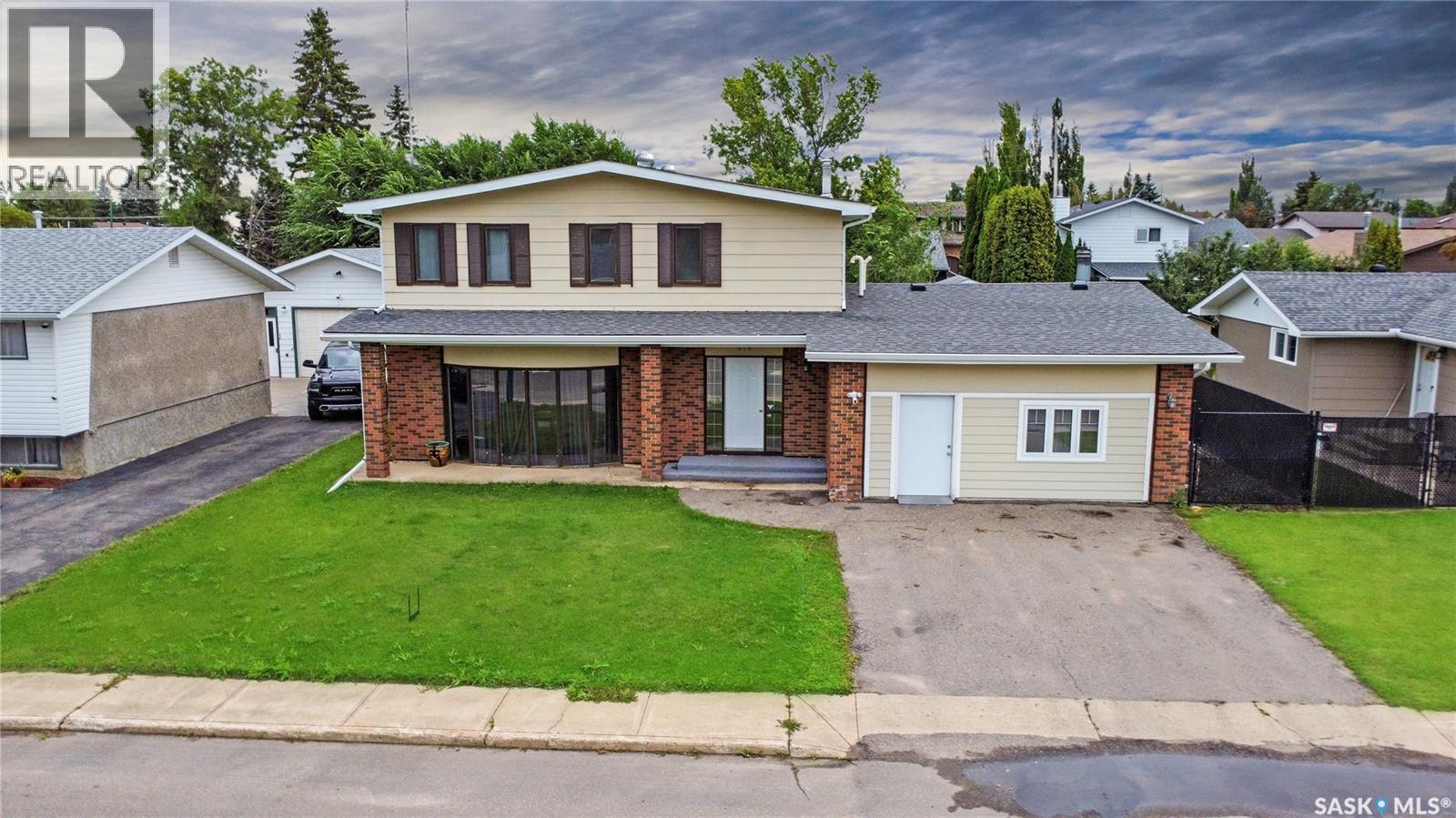 615 Buchanan Dr, Prince Albert, SK S6V 5Z7