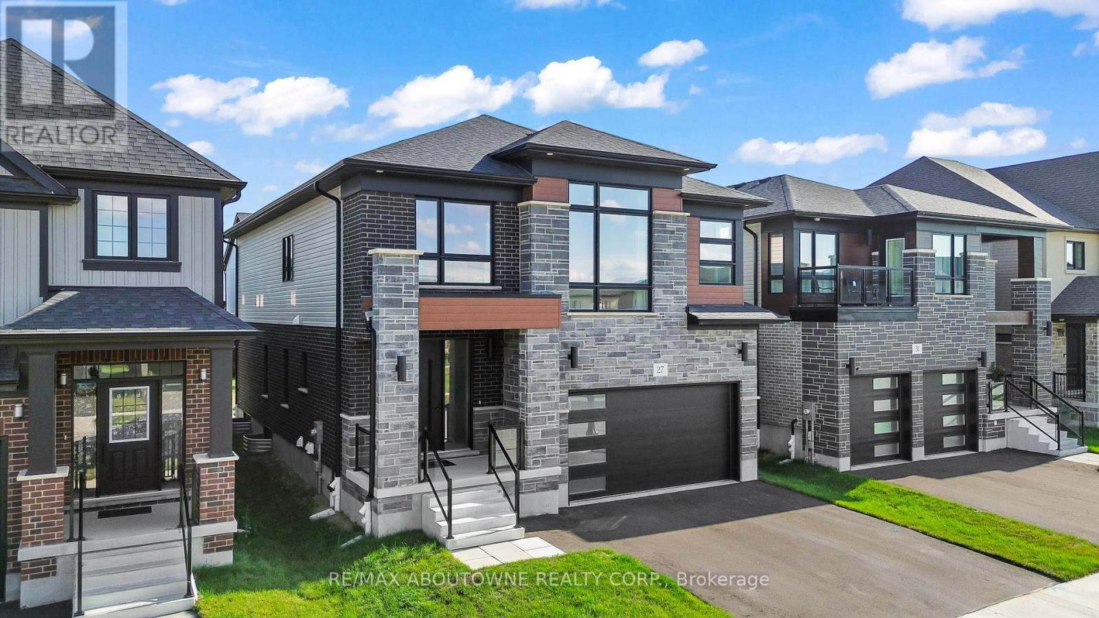 27 Jacob Detweiller Dr, Kitchener, ON N2P 0K7