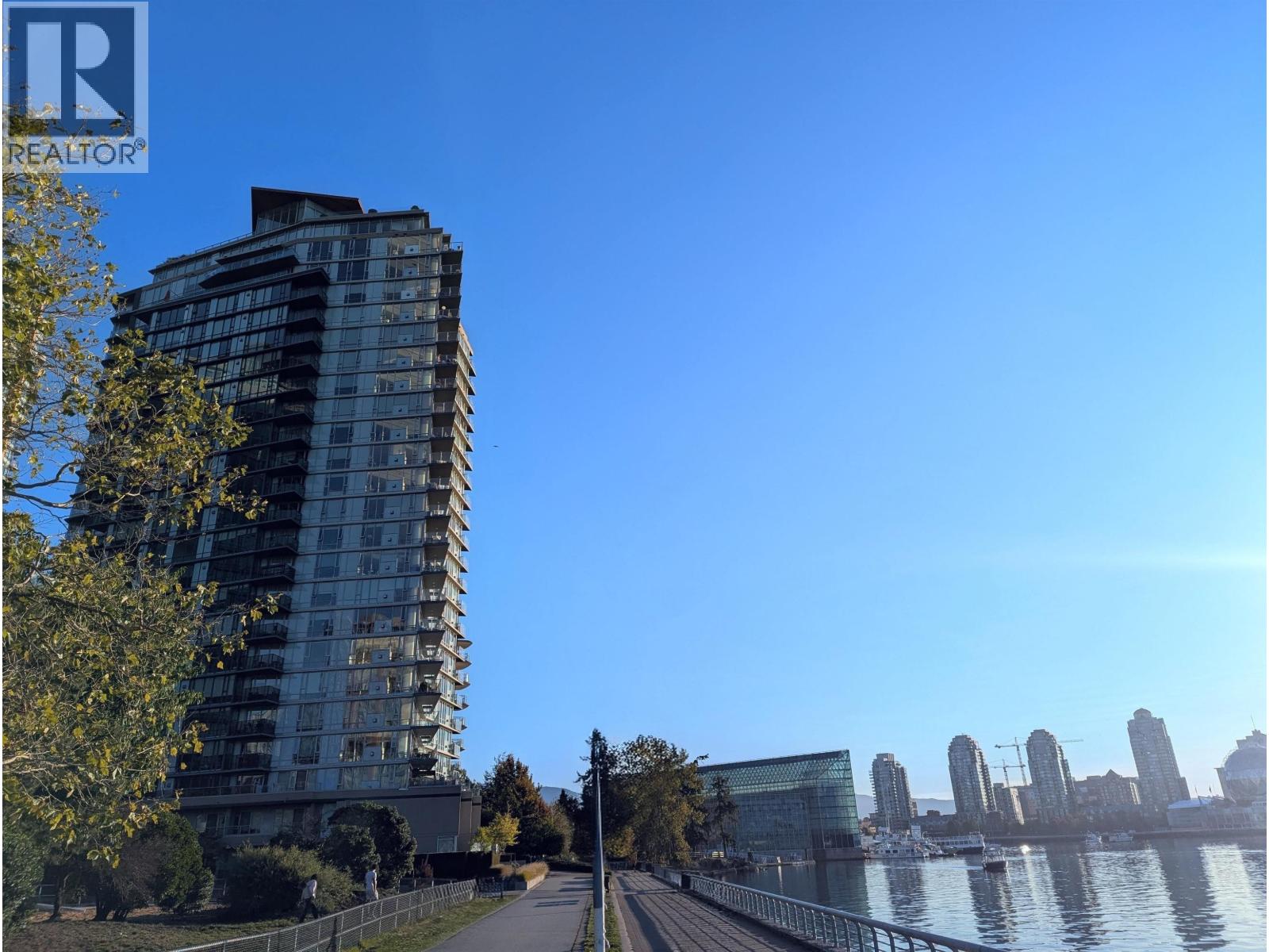 8 Smithe Mews Unit 503, Vancouver, BC V6B 0A5