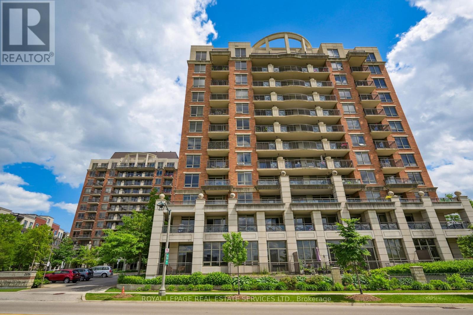 209 2379 Central Park Dr, Oakville, ON L6H 0E3