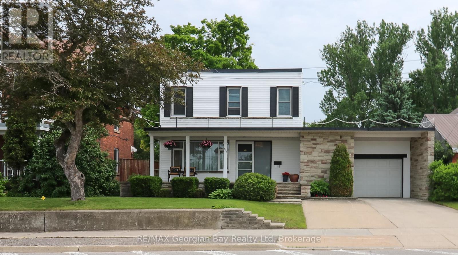 525 Yonge St, Midland, ON L4R 2T6