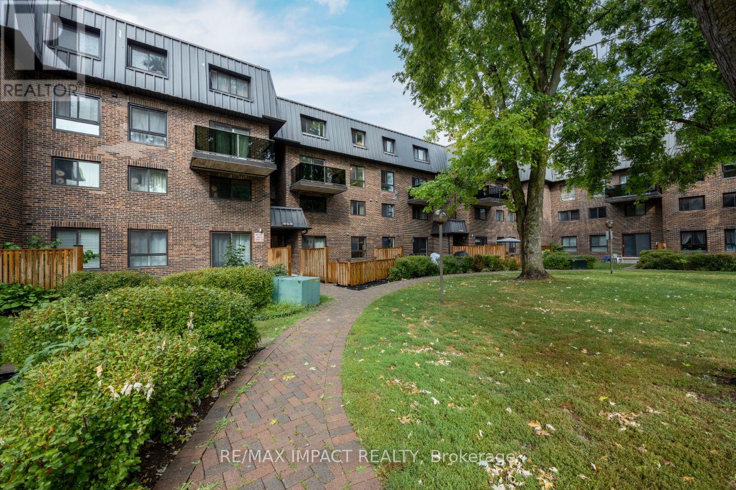 31 43 Taunton Rd E, Oshawa, ON L1G 3T6