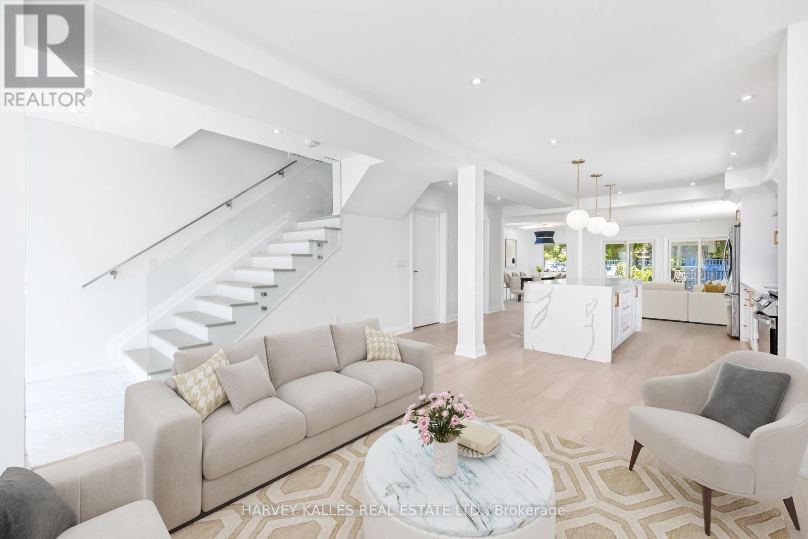101 Clifton Rd, Toronto, ON M4T 2G3