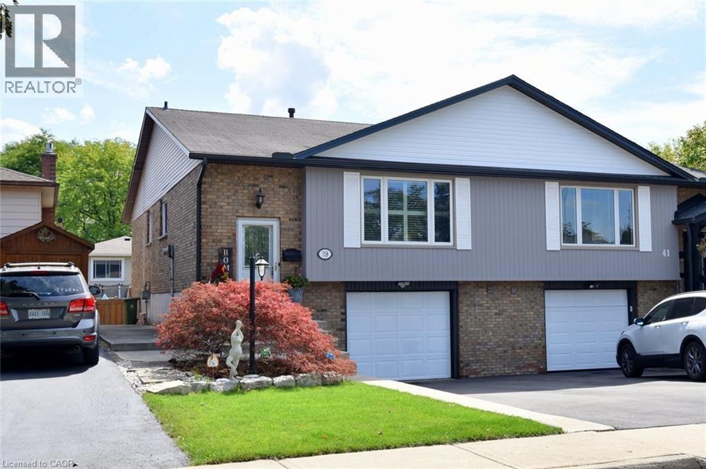 39 Markson Cres, Hamilton, ON L8T 4W3