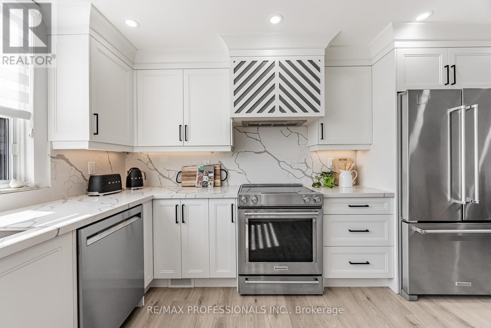 701 355 Rathburn Rd E, Mississauga, ON L4Z 1H4