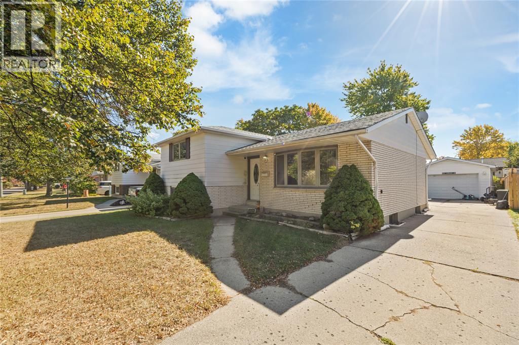 1063 Highway Dr E, Sarnia, ON N7S 3T4