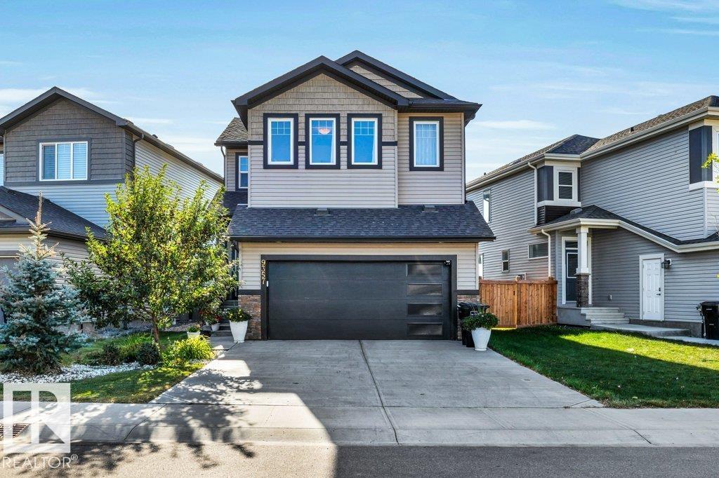 9357 Cooper Bnd SW, Edmonton, AB T6W 4A4