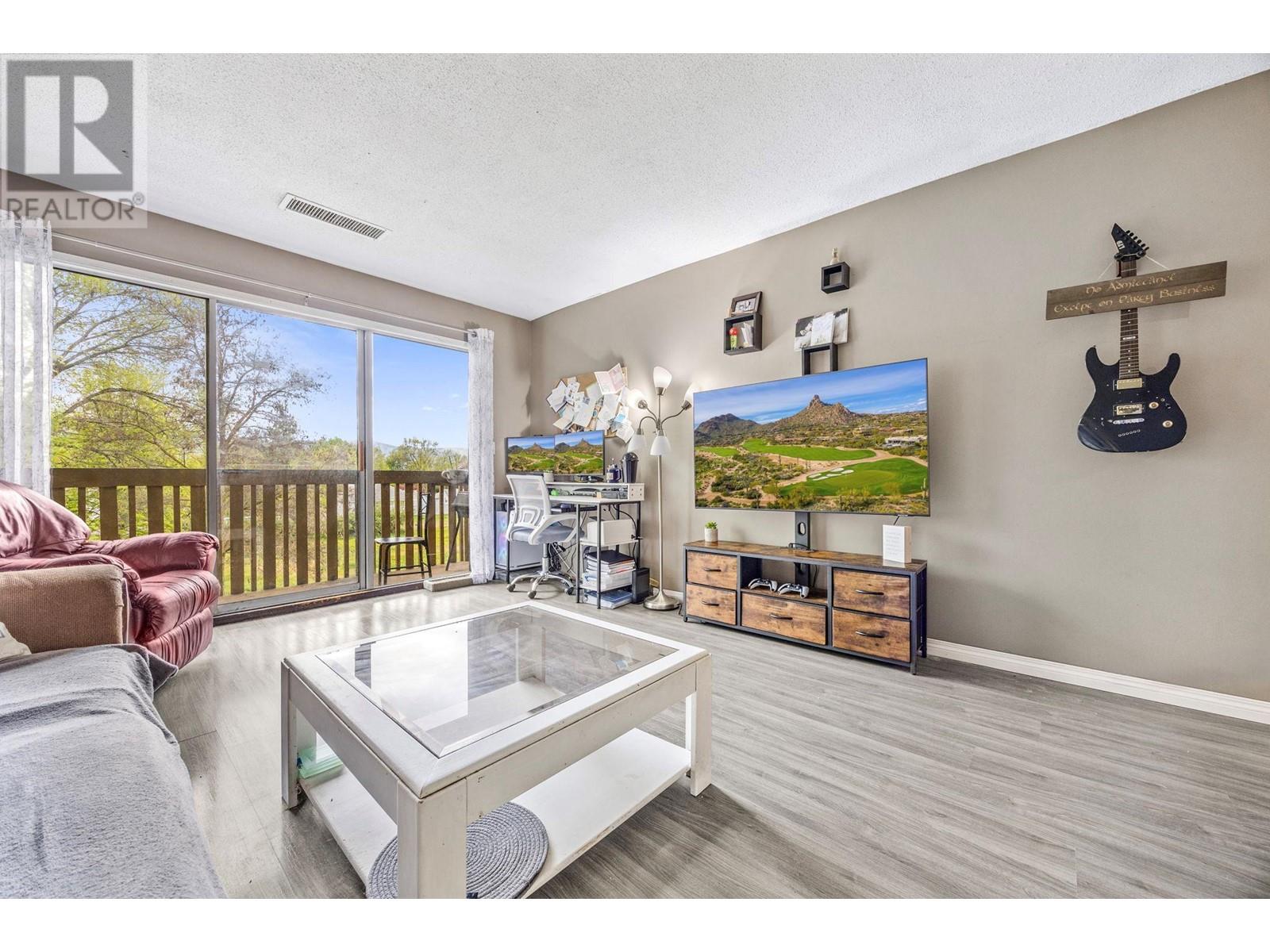 1333 Sutherland Ave Avenue Unit 4, Kelowna, BC V1Y 5Y2