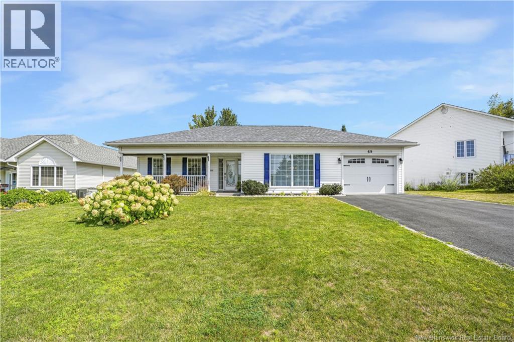 69 Lansdown Ave, Oromocto, NB E2V 4J7