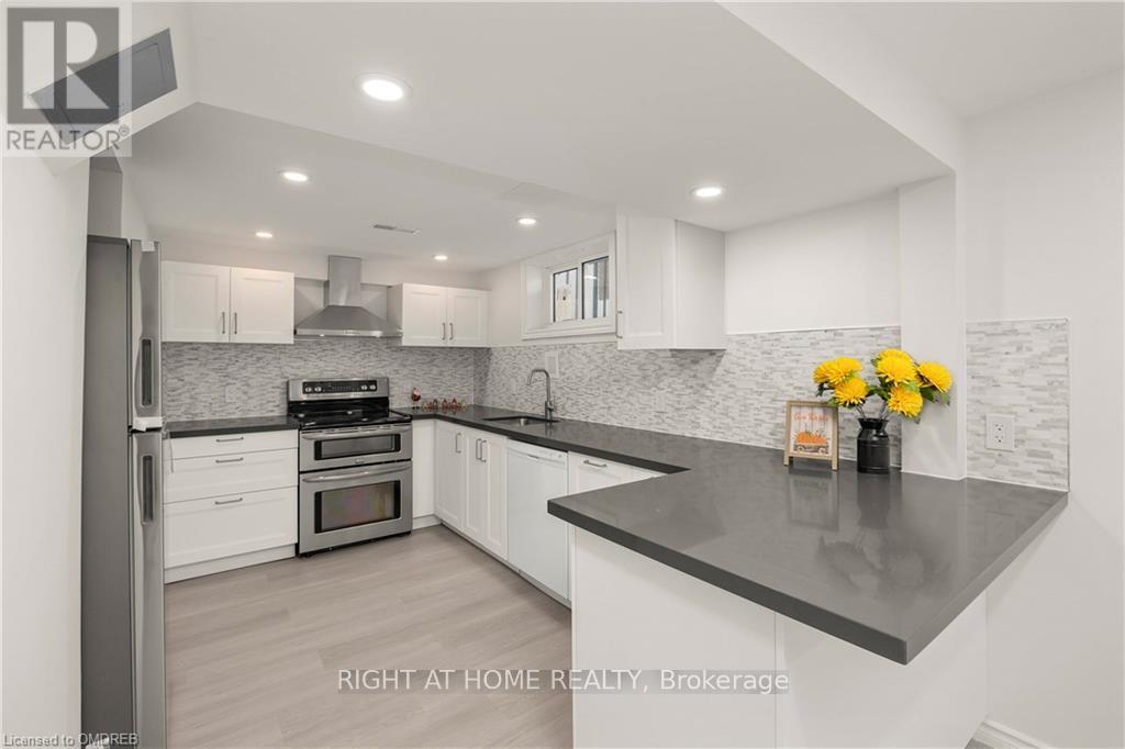 60 Champlain Ave, Hamilton, ON L8G 2H7