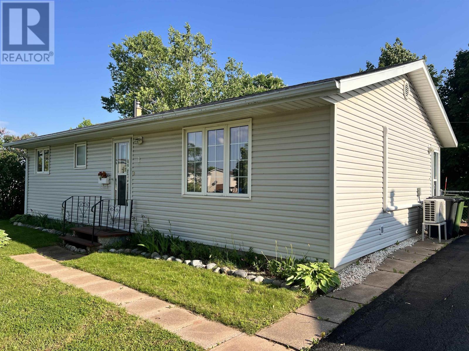 1 Westcomb Cres, Charlottetown, PE C1C 1B6