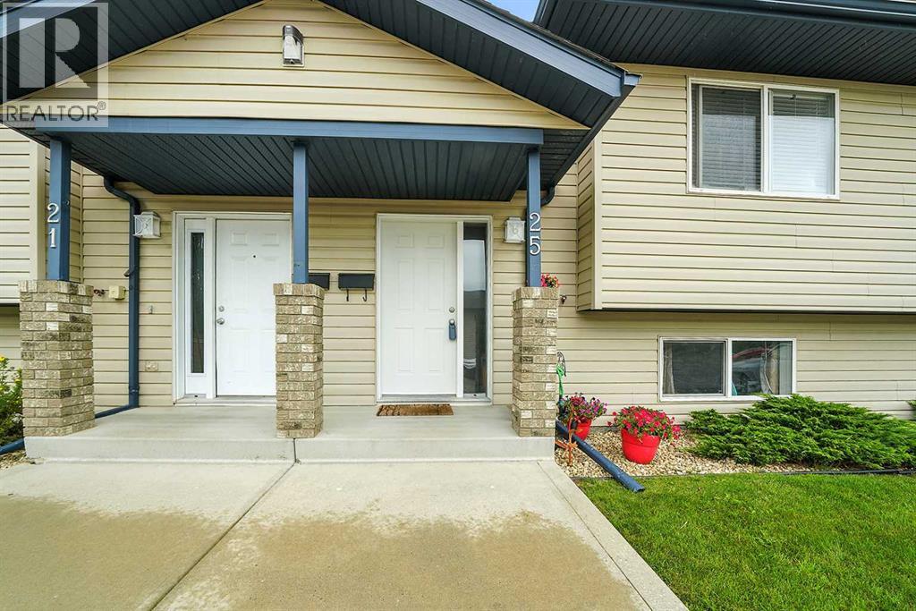 25 Leung Pl, Blackfalds, AB T0M 0J0