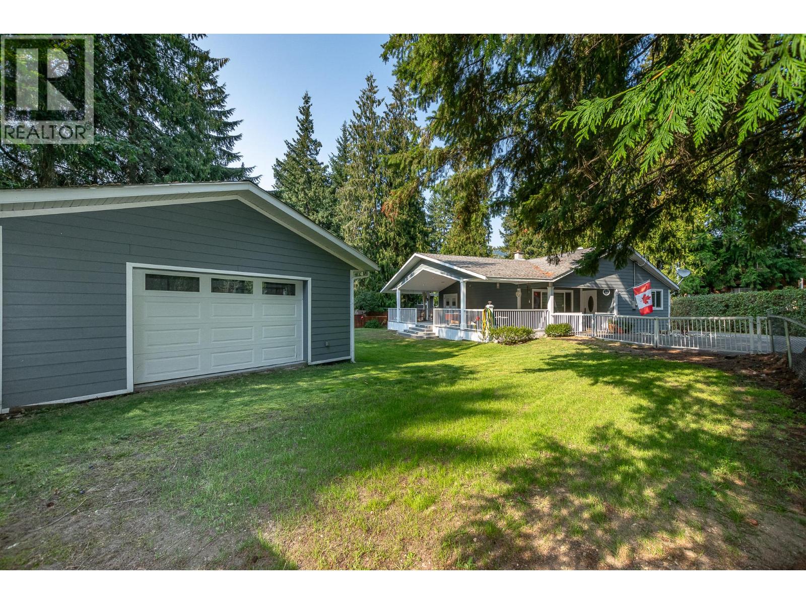 22 Wolfe Rd, Sicamous, BC V0E 2V1