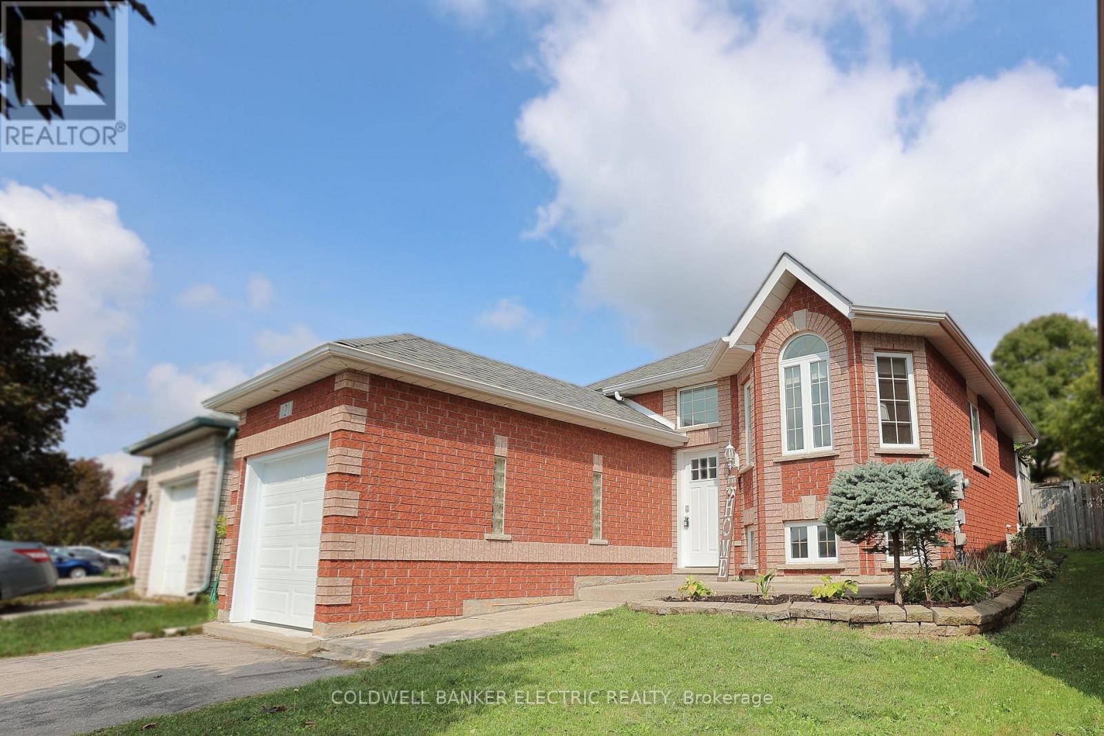 121 Haden Ave Ward 5 Ave, Peterborough, ON K9H 7P6