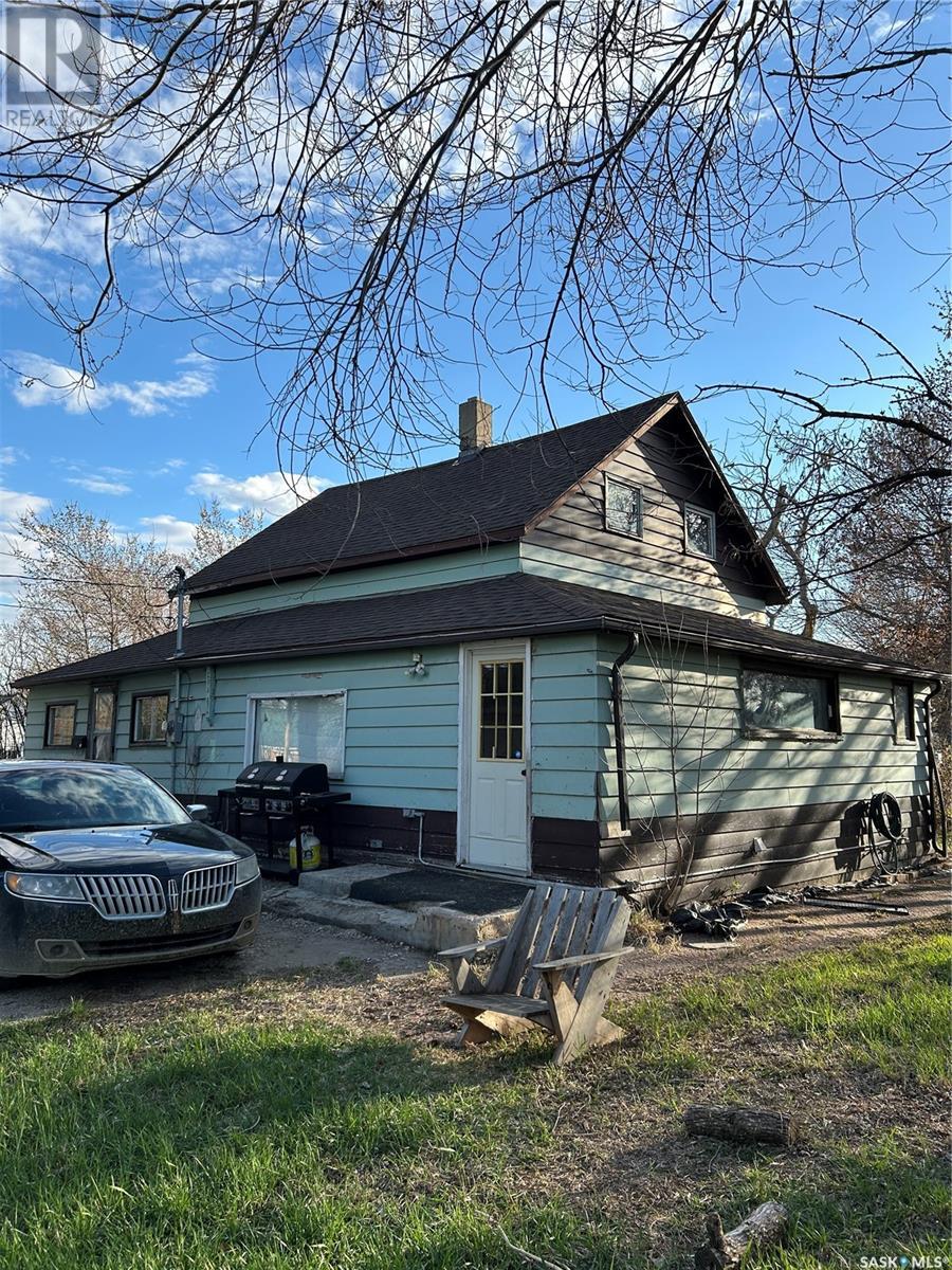 301 Aldridge St, Bienfait, SK S0C 0M0