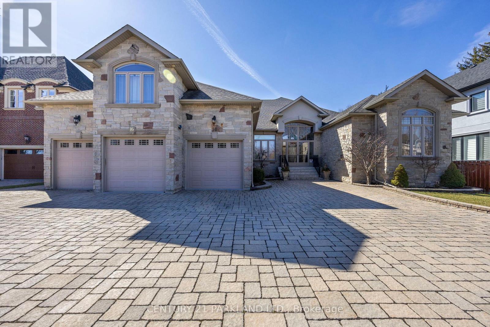 16 Boyle Dr, Richmond Hill, ON L4C 6C9