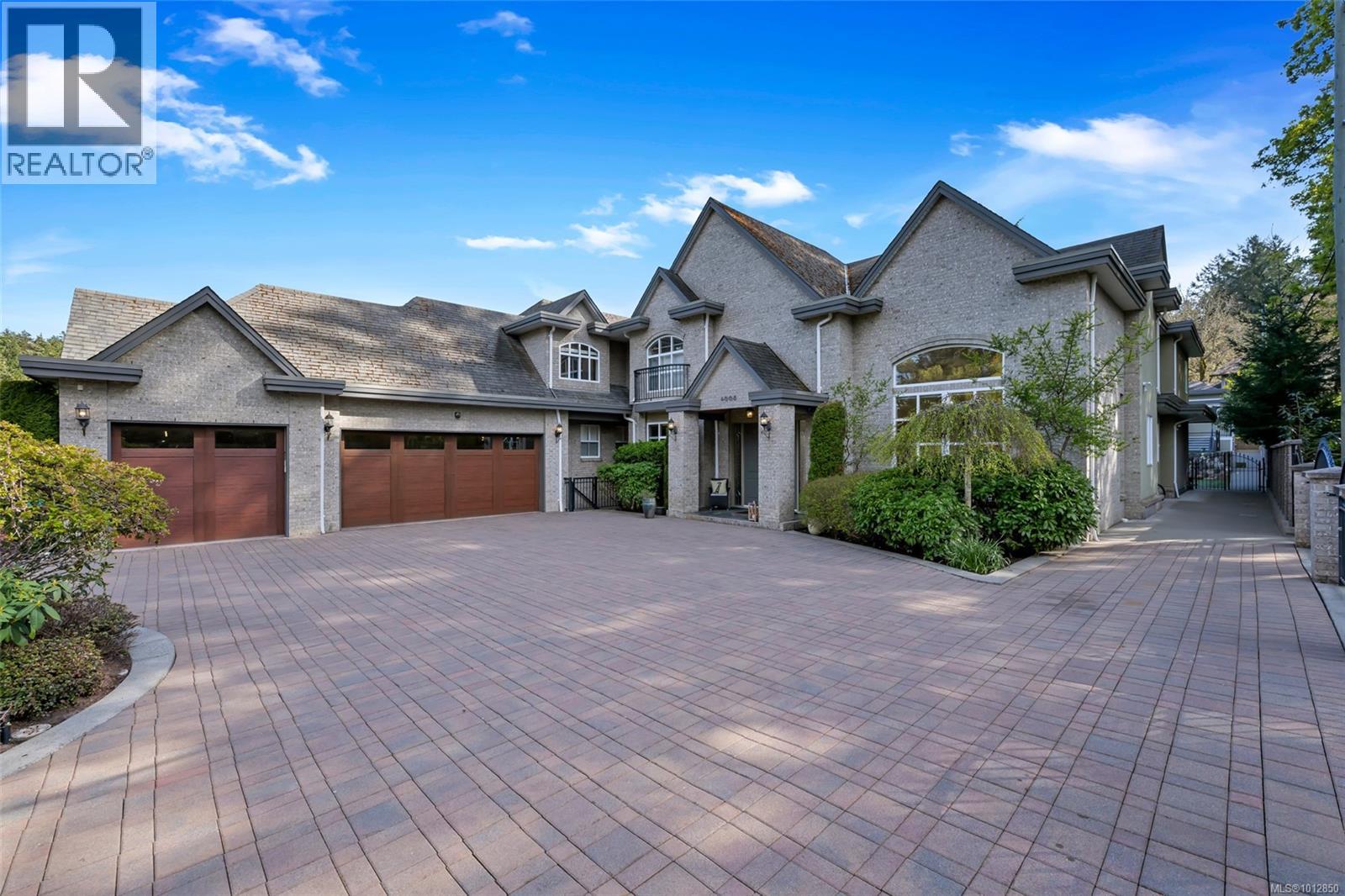 4668 Cordova Bay Rd, Saanich, BC V8X 3V7