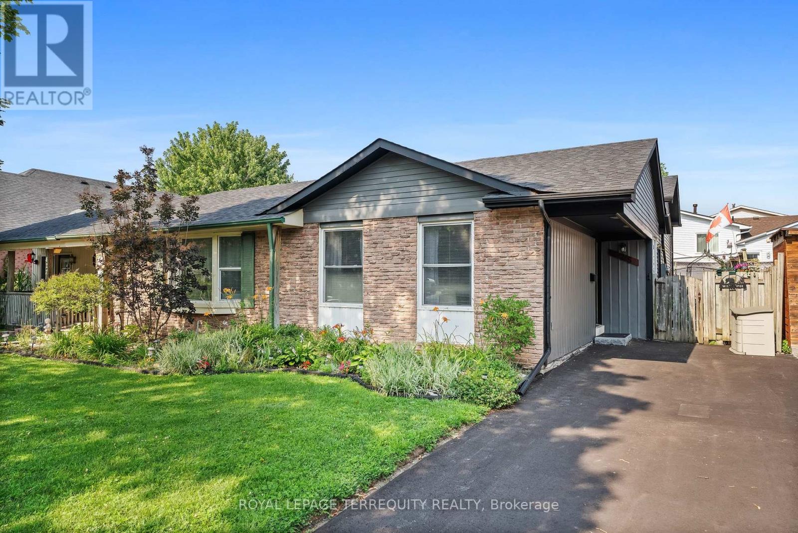 425 Lesabre St, Oshawa, ON L1K 1E3