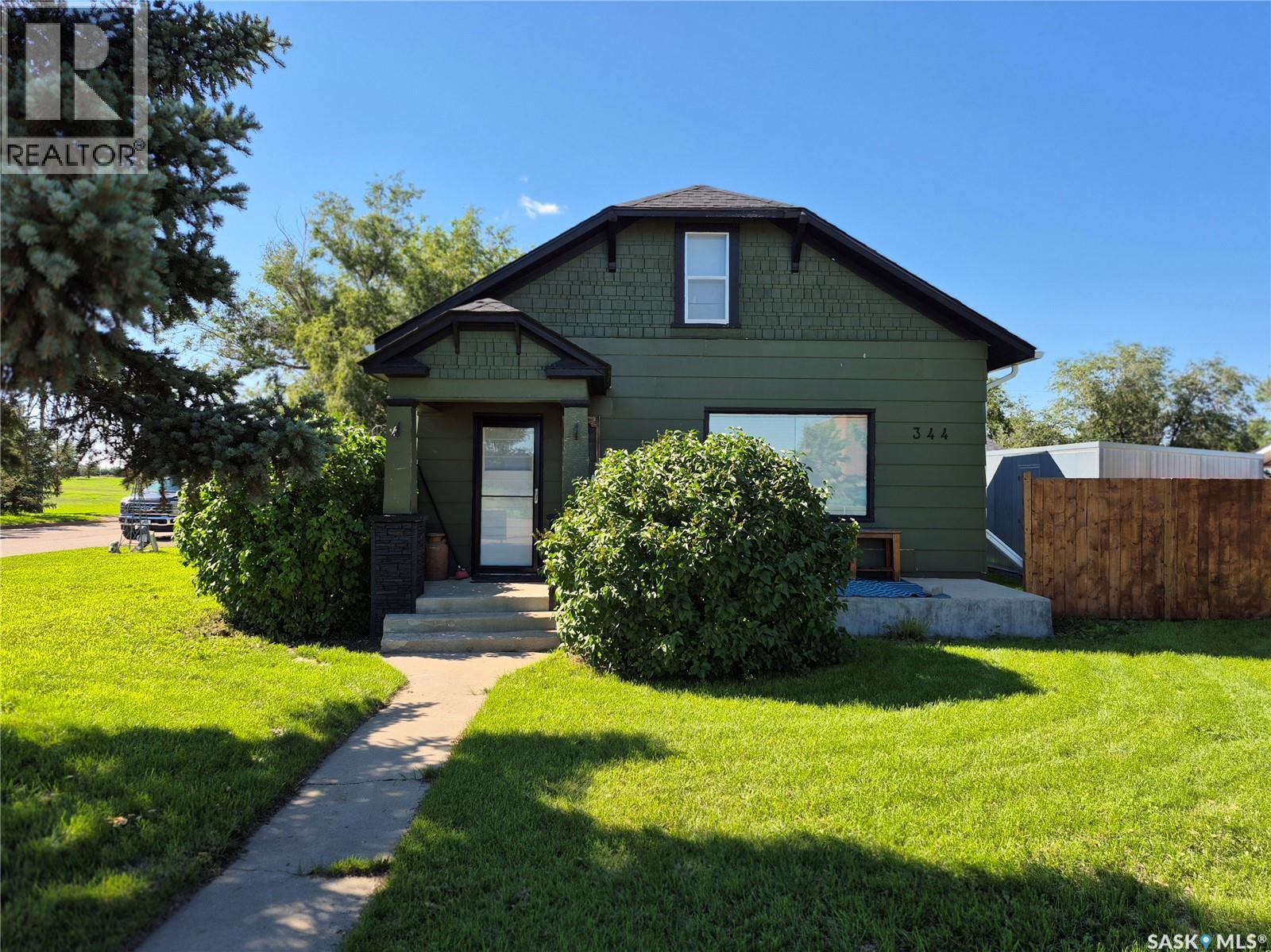 344 Centre St, Ponteix, SK S0N 1Z0