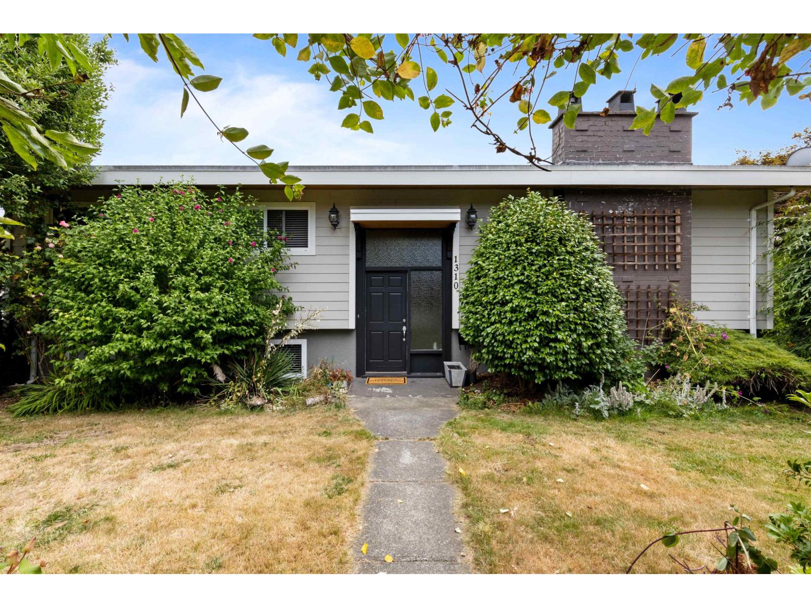1310 Parker St, White Rock, BC V4B 4S3