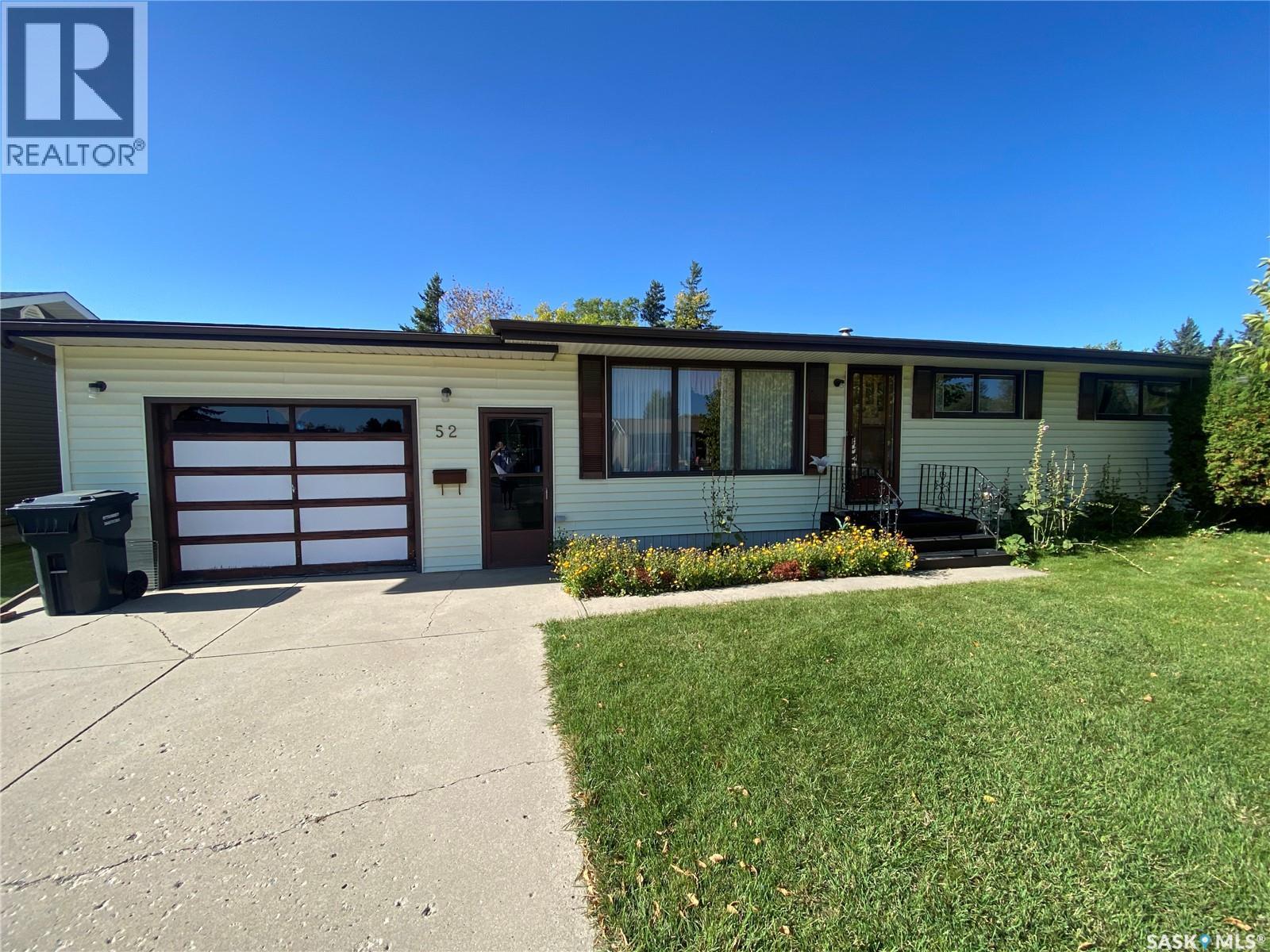 52 Canwood Cres, Yorkton, SK S3N 2T7