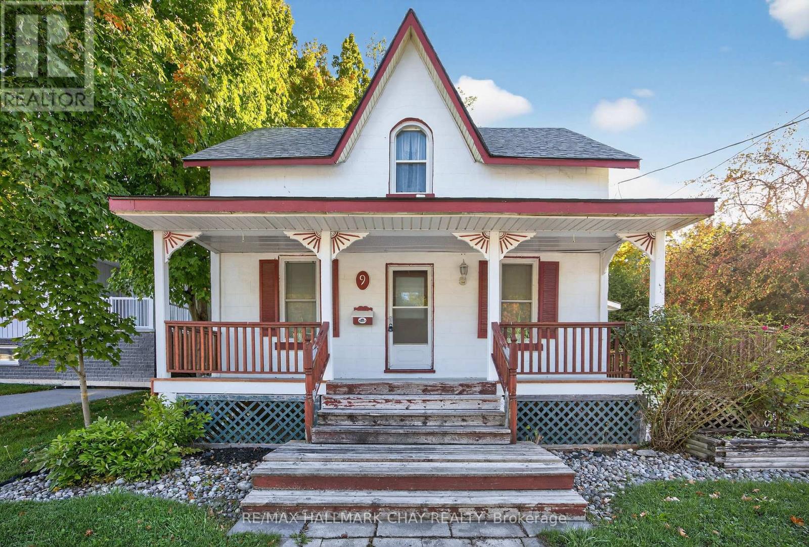 9 Maria St, Springwater, ON L0L 1P0
