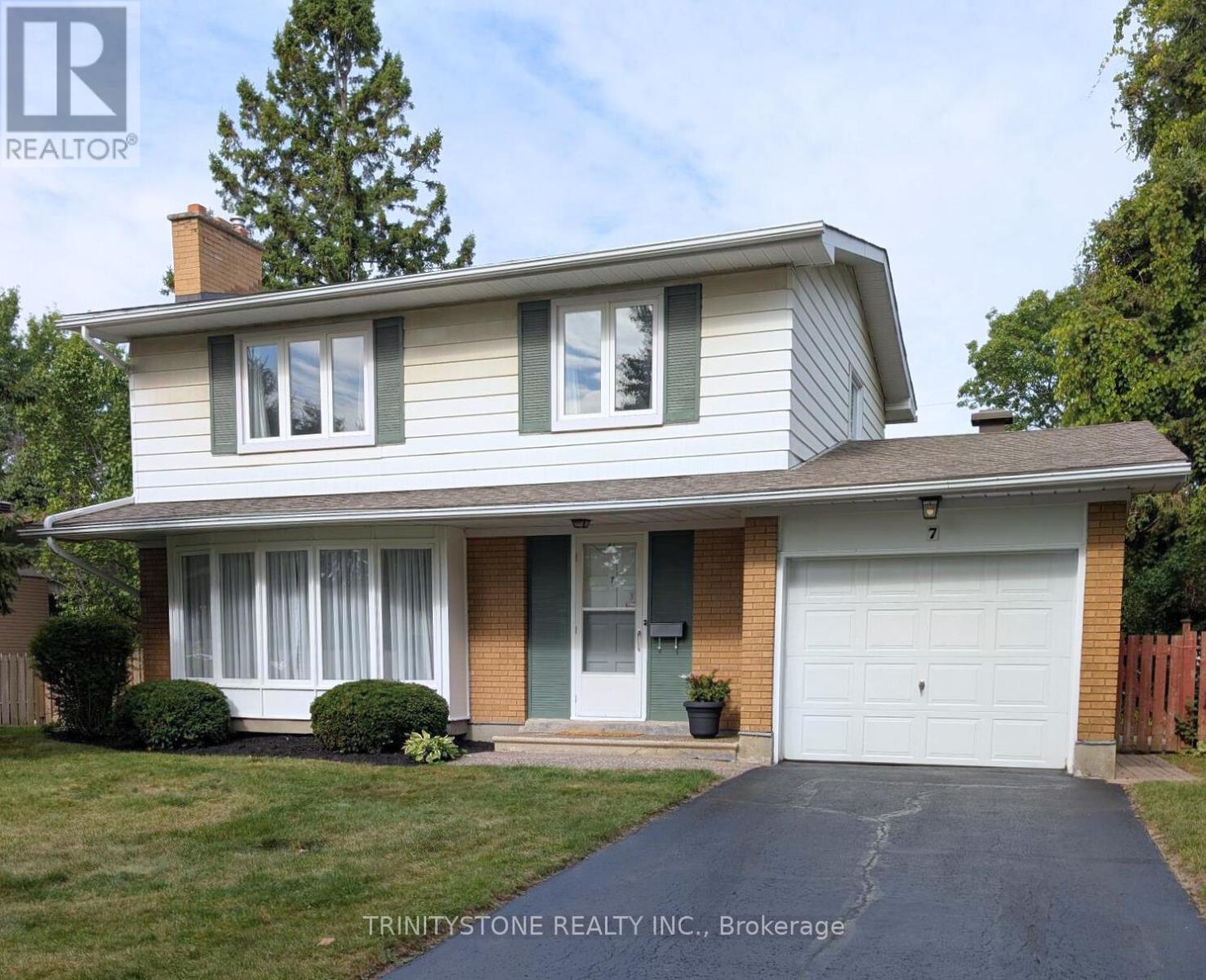 7 Pulford Cres, Ottawa, ON K2B 6L6