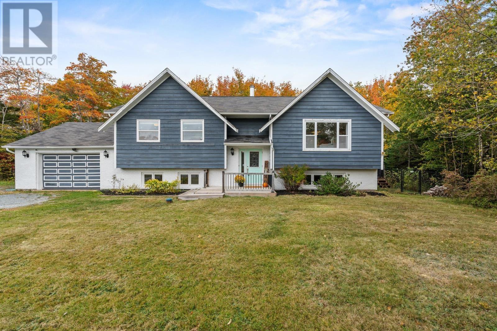 8 Arthur Joseph Dr, Fall River, NS B2T 1E8