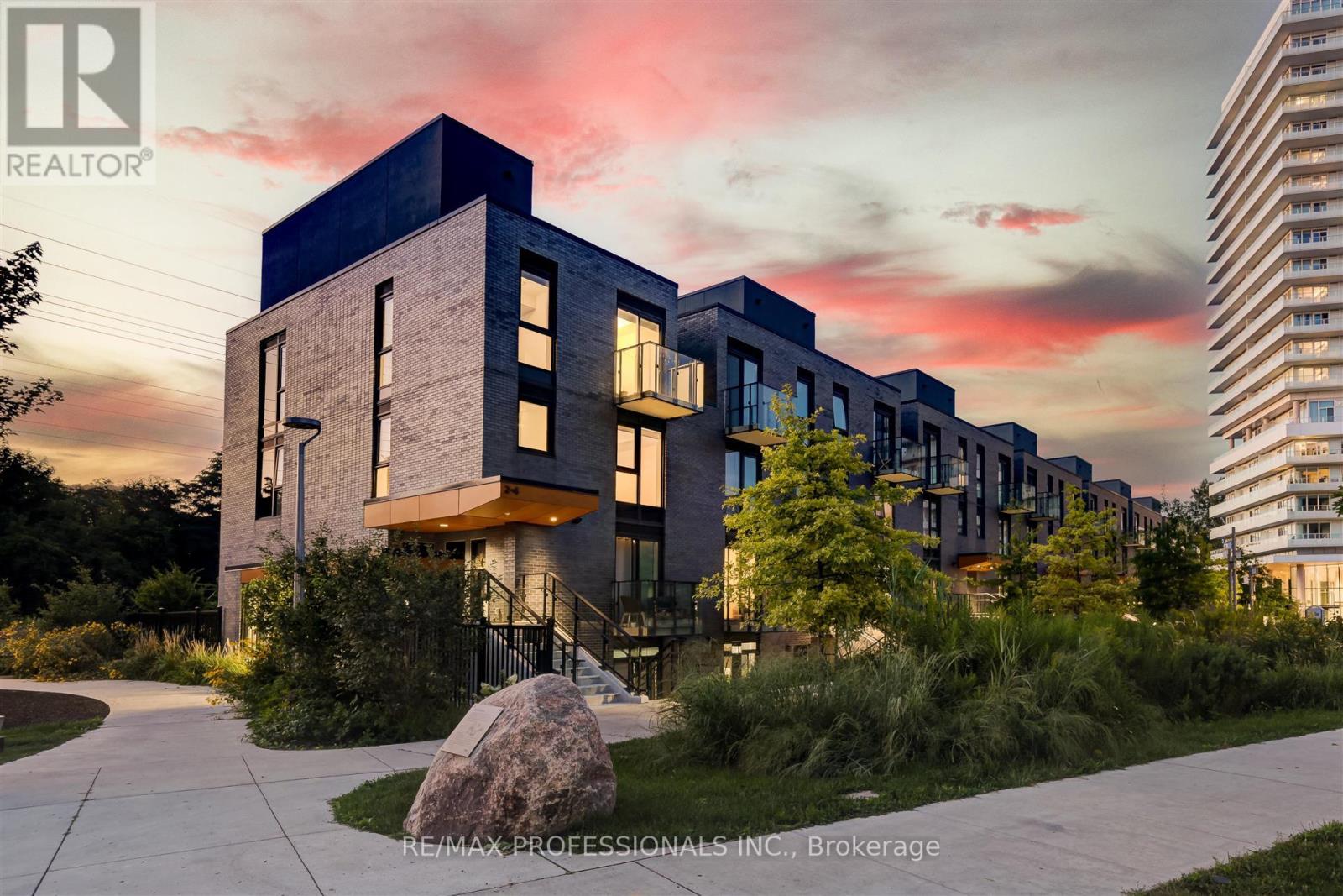 10 Brin Dr, Toronto, ON M8X 0B3