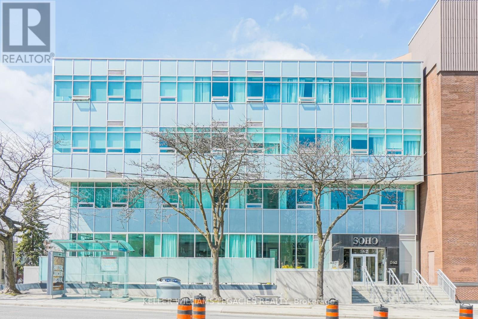 302 562 Eglinton Ave E, Toronto, ON M4P 1P2