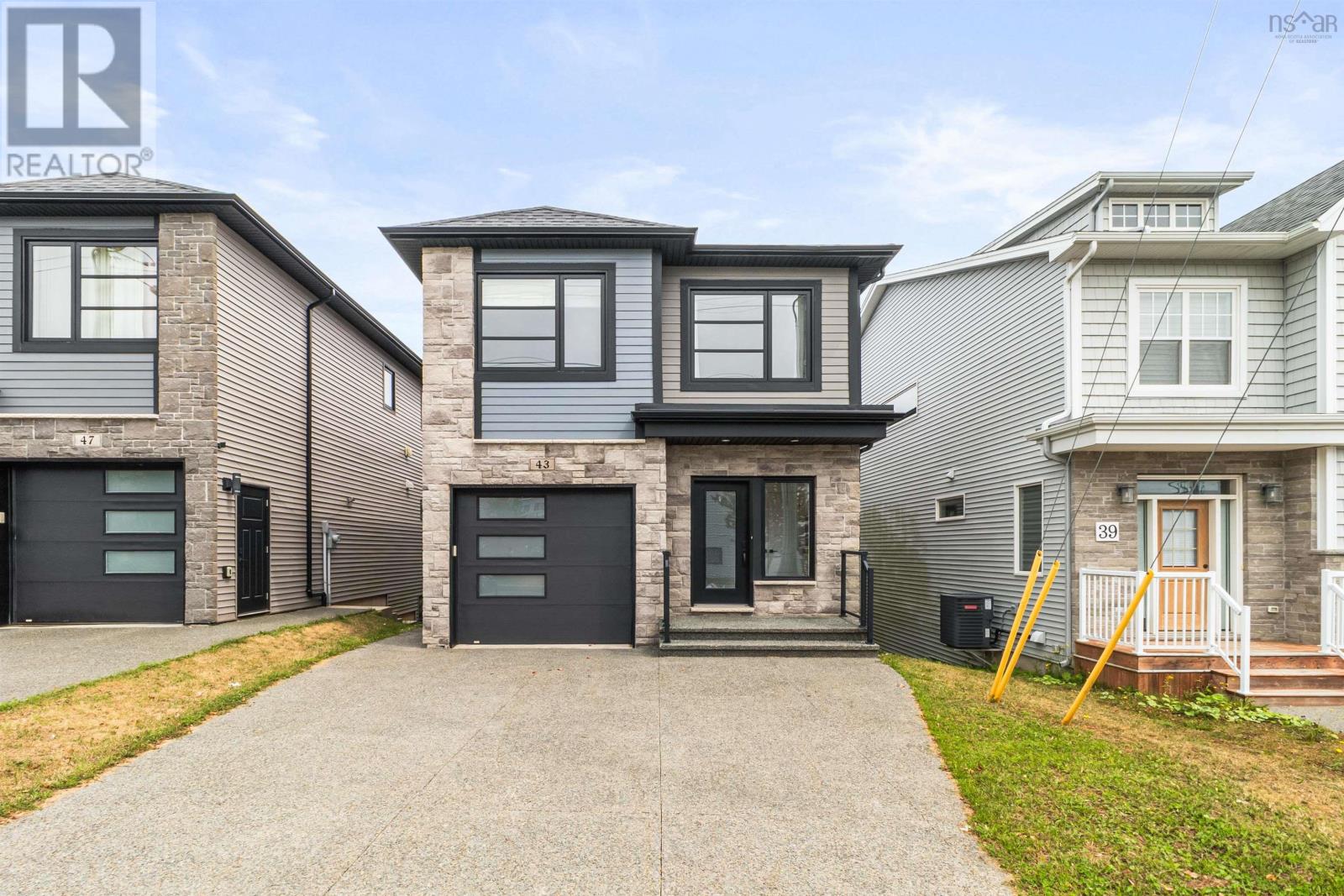 43 Darjeeling Dr, Halifax, NS B3P 0J9