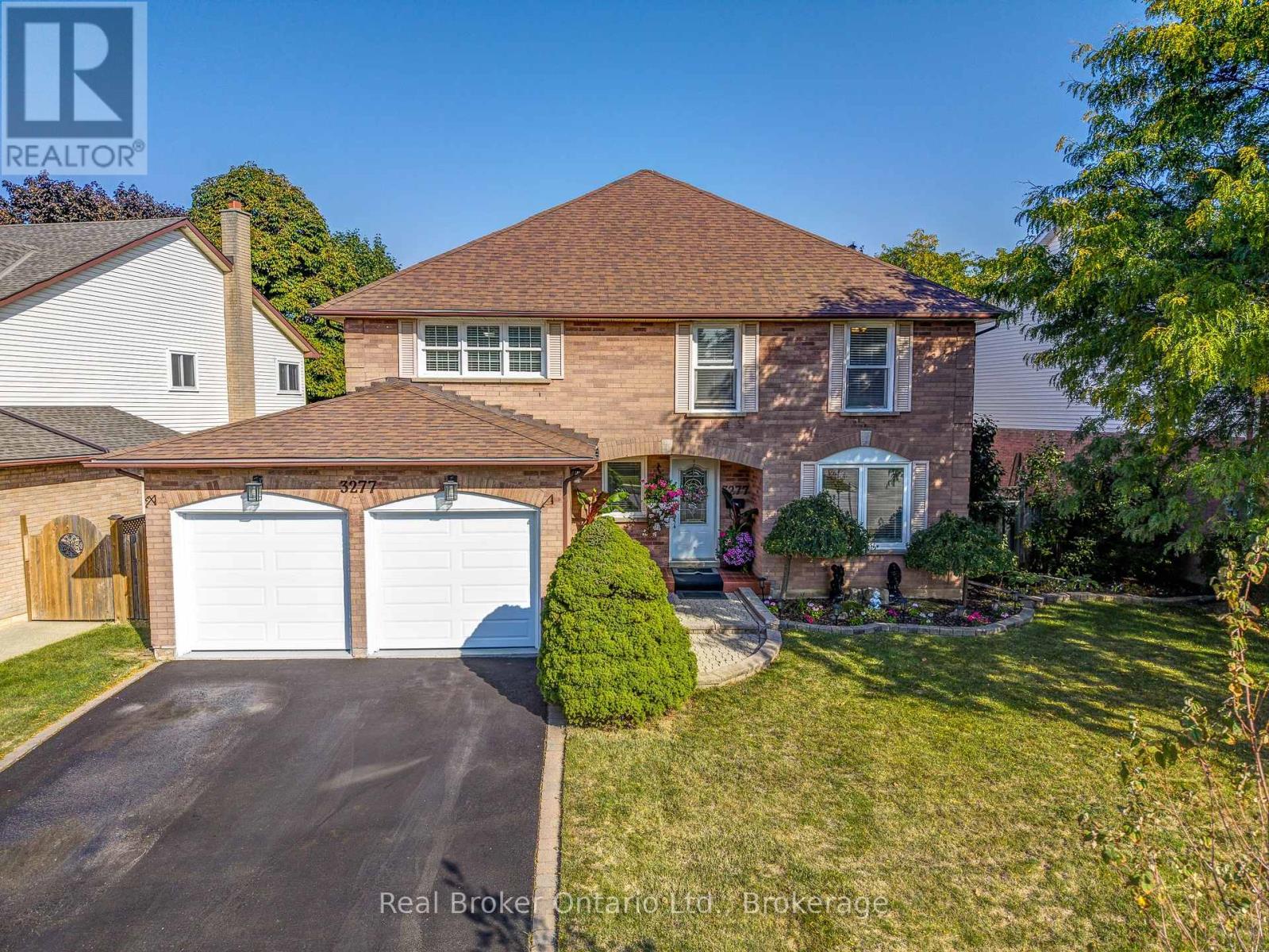 3277 Folkway Dr, Burlington, ON L7M 3J3