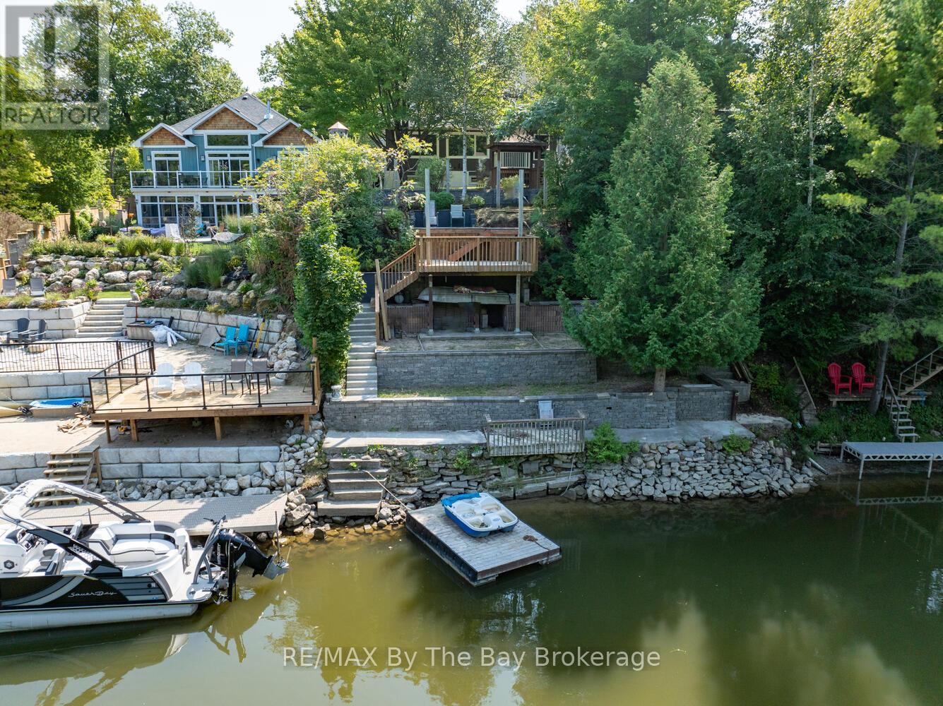 104 Knox Rd E, Wasaga Beach, ON L9Z 2T5