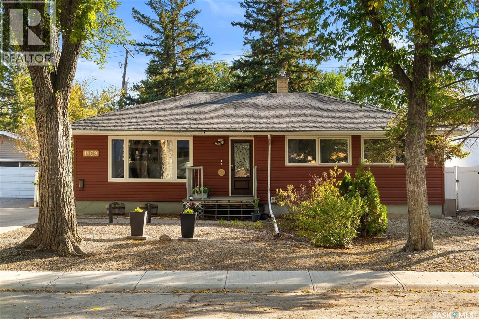 1809 Dufferin Rd, Regina, SK S4S 5A7