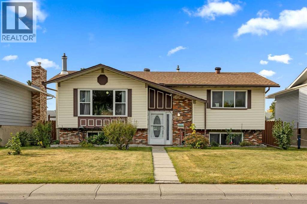 627 Whiteridge Rd NE, Calgary, AB T1Y 2Y7